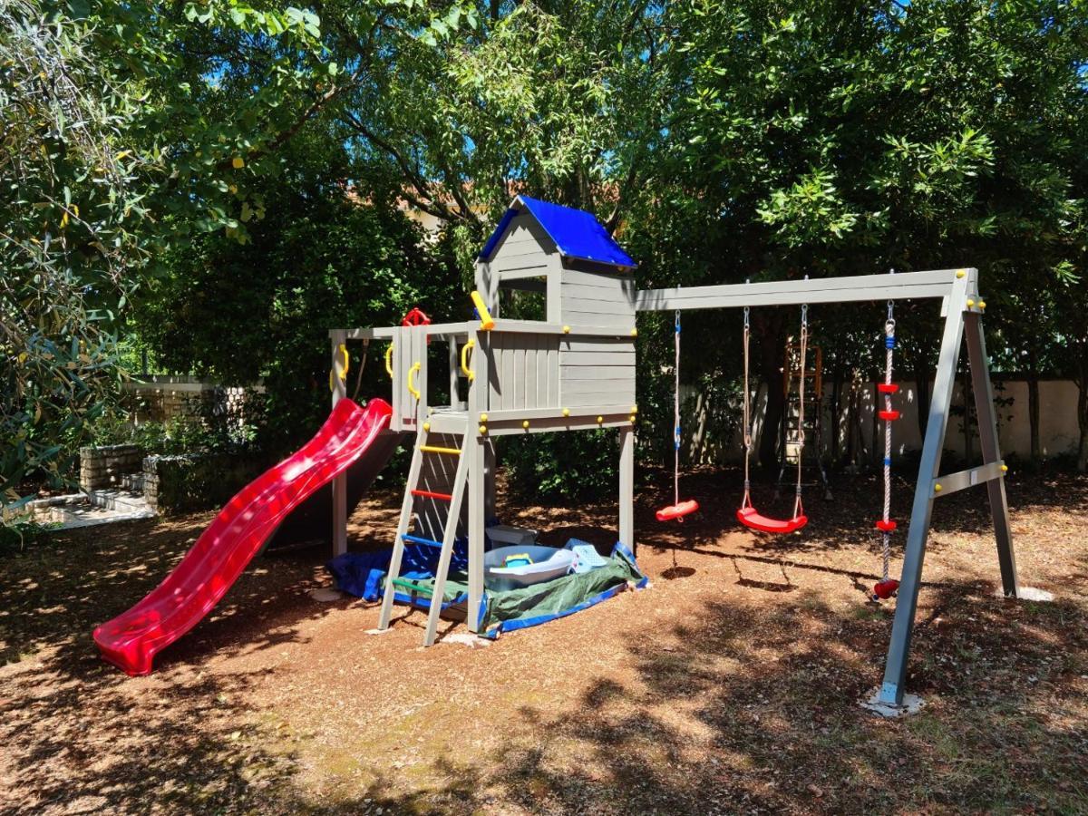 Villa Rosa With Yard And Children'S Playground Tar-Vabriga Екстериор снимка