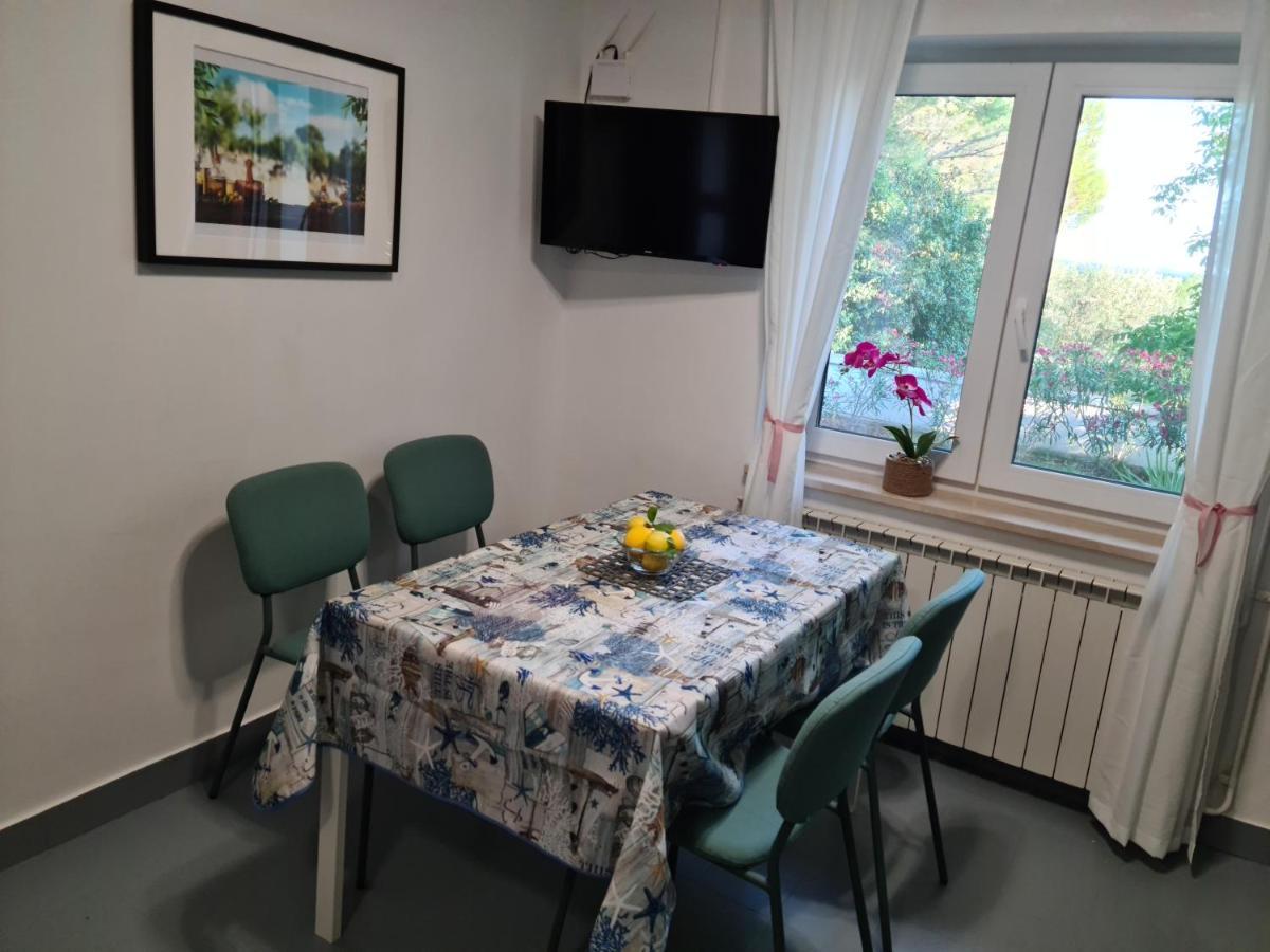 Villa Rosa With Yard And Children'S Playground Tar-Vabriga Екстериор снимка