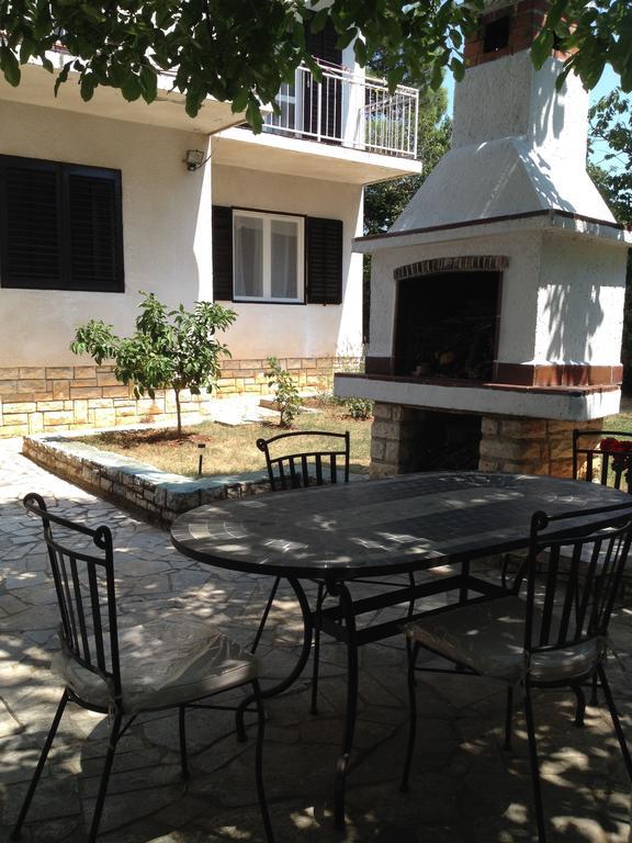 Villa Rosa With Yard And Children'S Playground Tar-Vabriga Стая снимка