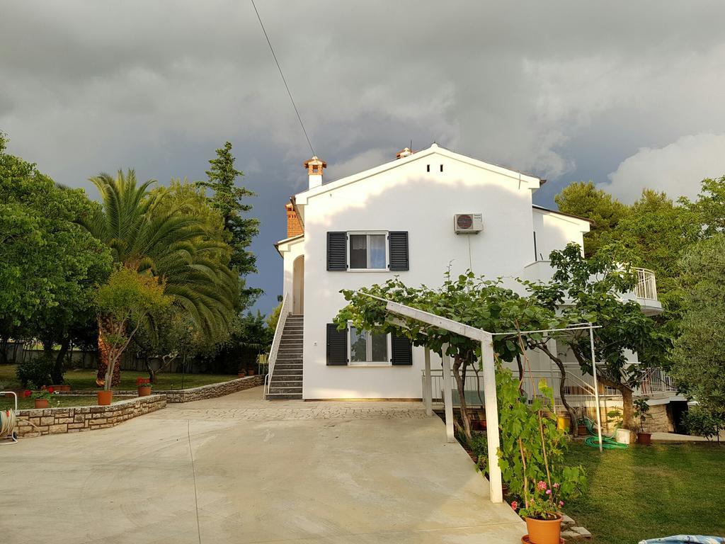 Villa Rosa With Yard And Children'S Playground Tar-Vabriga Екстериор снимка