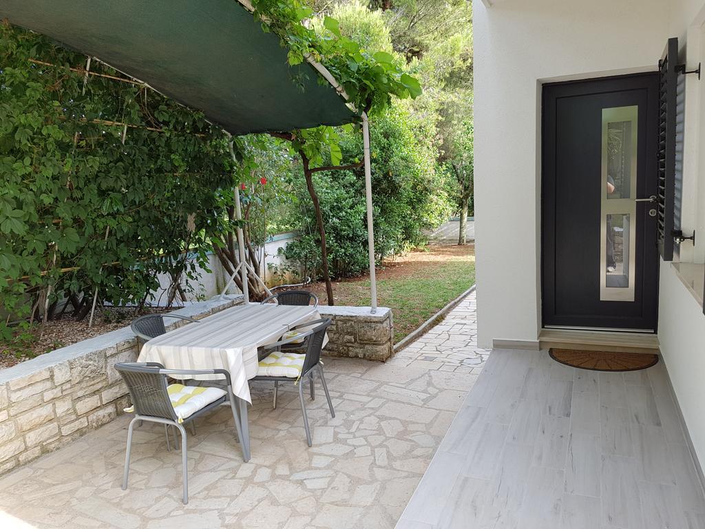 Villa Rosa With Yard And Children'S Playground Tar-Vabriga Екстериор снимка