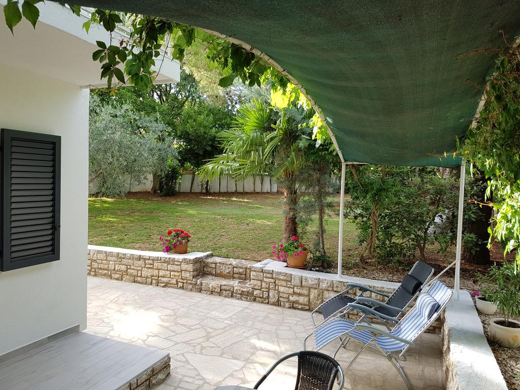 Villa Rosa With Yard And Children'S Playground Tar-Vabriga Екстериор снимка