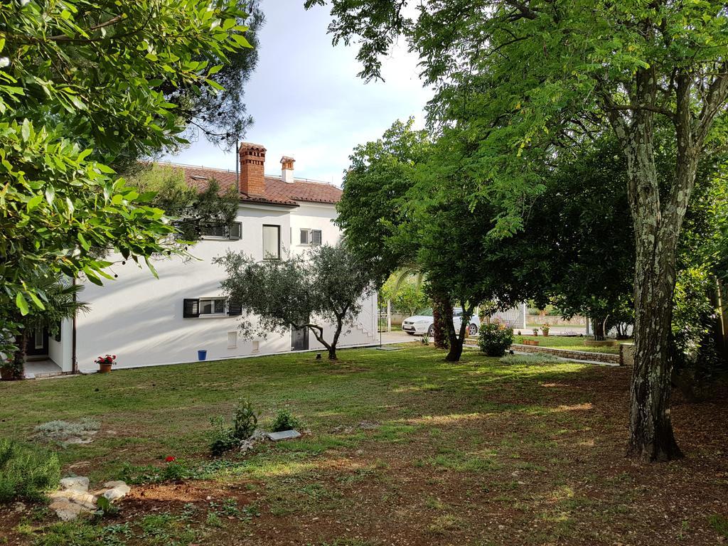 Villa Rosa With Yard And Children'S Playground Tar-Vabriga Екстериор снимка