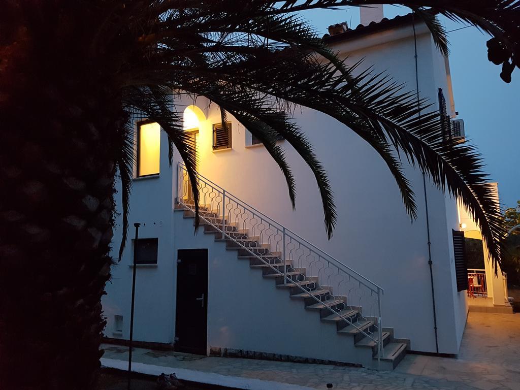 Villa Rosa With Yard And Children'S Playground Tar-Vabriga Екстериор снимка