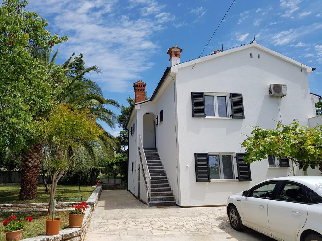 Villa Rosa With Yard And Children'S Playground Tar-Vabriga Екстериор снимка