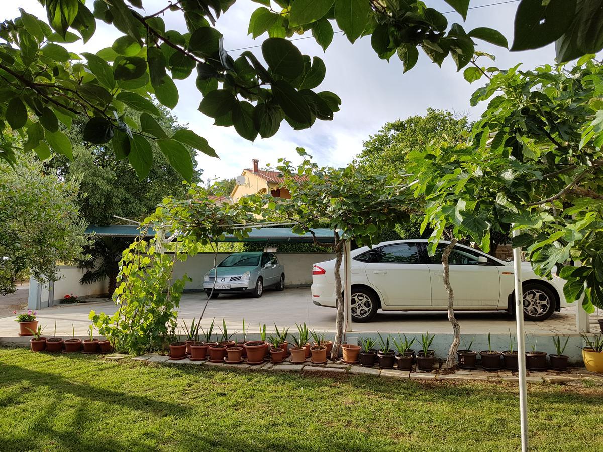 Villa Rosa With Yard And Children'S Playground Tar-Vabriga Екстериор снимка